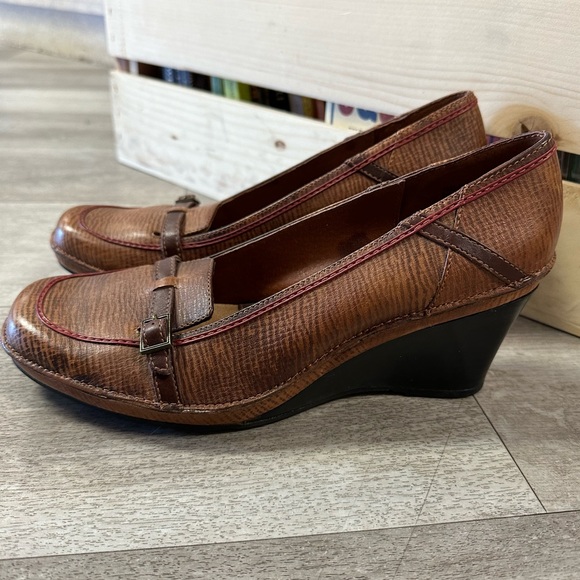 Brown ‘Clarks Artisan Collection’ Wedges - Picture 2 of 6